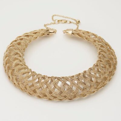 Women Alieva  | Rosa Handmade Wicker Necklace (Gold)